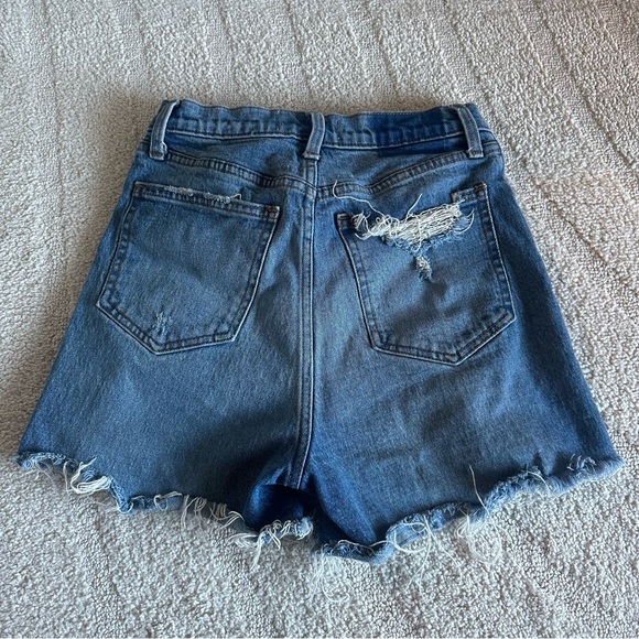 Abercrombie & Fitch Women’s High Rise 4” Distressed Shorts - Picture 6 of 6